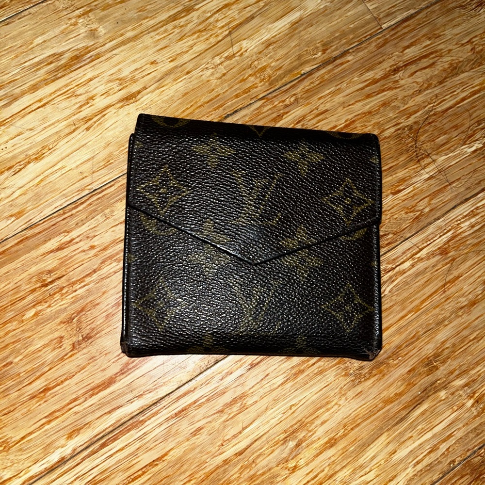 Louis Vuitton Vintage Monogram Textured Wallet with coin pouch - Picture 2 of 6